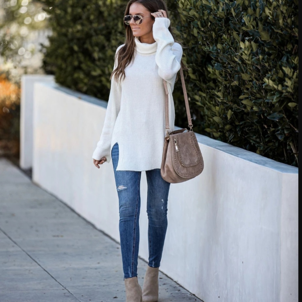 ESSEX DR. Ribbed Knit Turtleneck Sweater